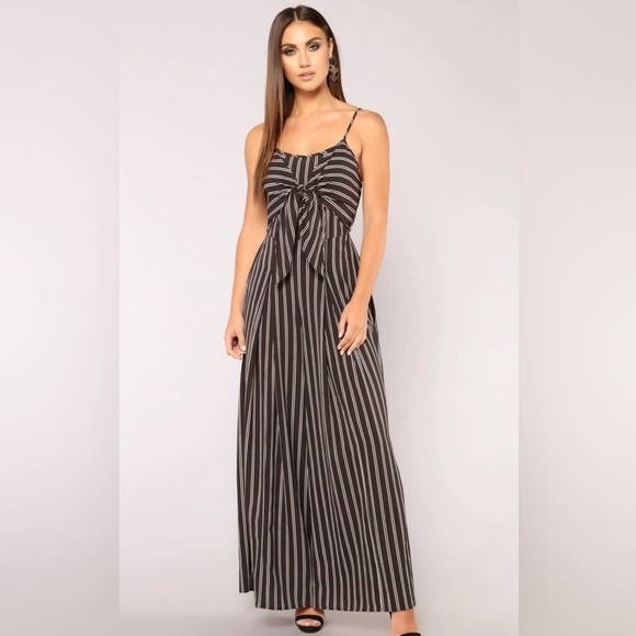 Fashion Nova Pants - 🟠 FASHION NOVA NAVY & WHITE STRIPE JUMPSUIT SIZE MEDIUM
